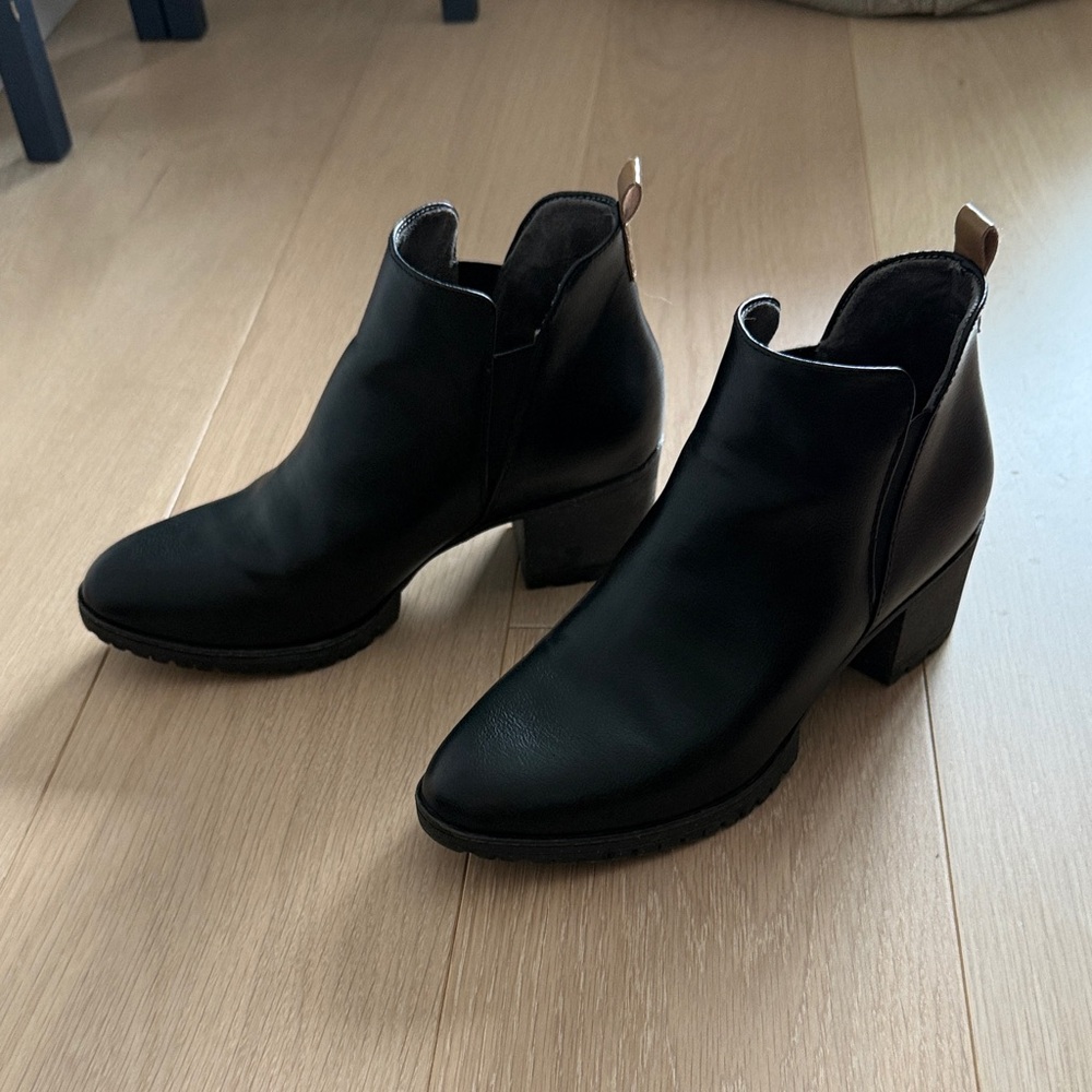 Dr. Scholl's Sleek Black Ankle Boots